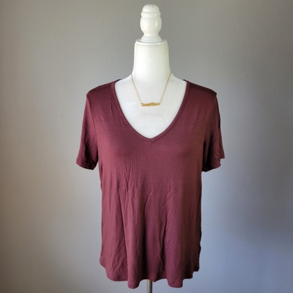Old Navy Tops - OLD NAVY // super soft plunge v-neck short sleeved tee top in rust